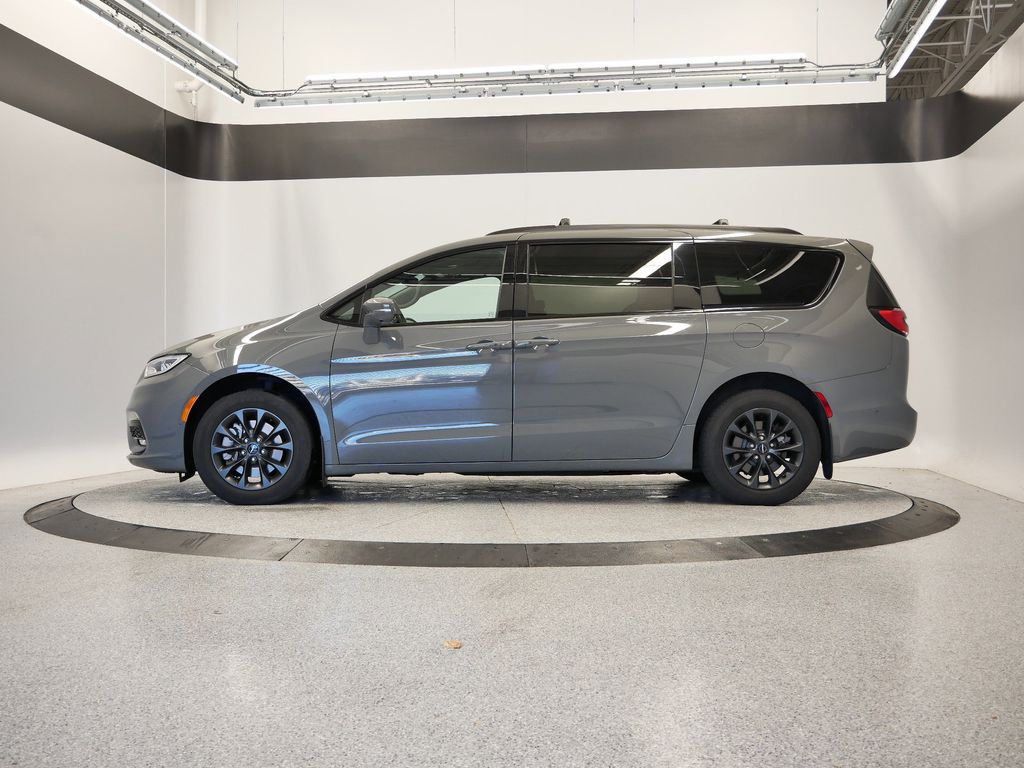 Thumbnail: 2021 Chrysler Pacifica - 2