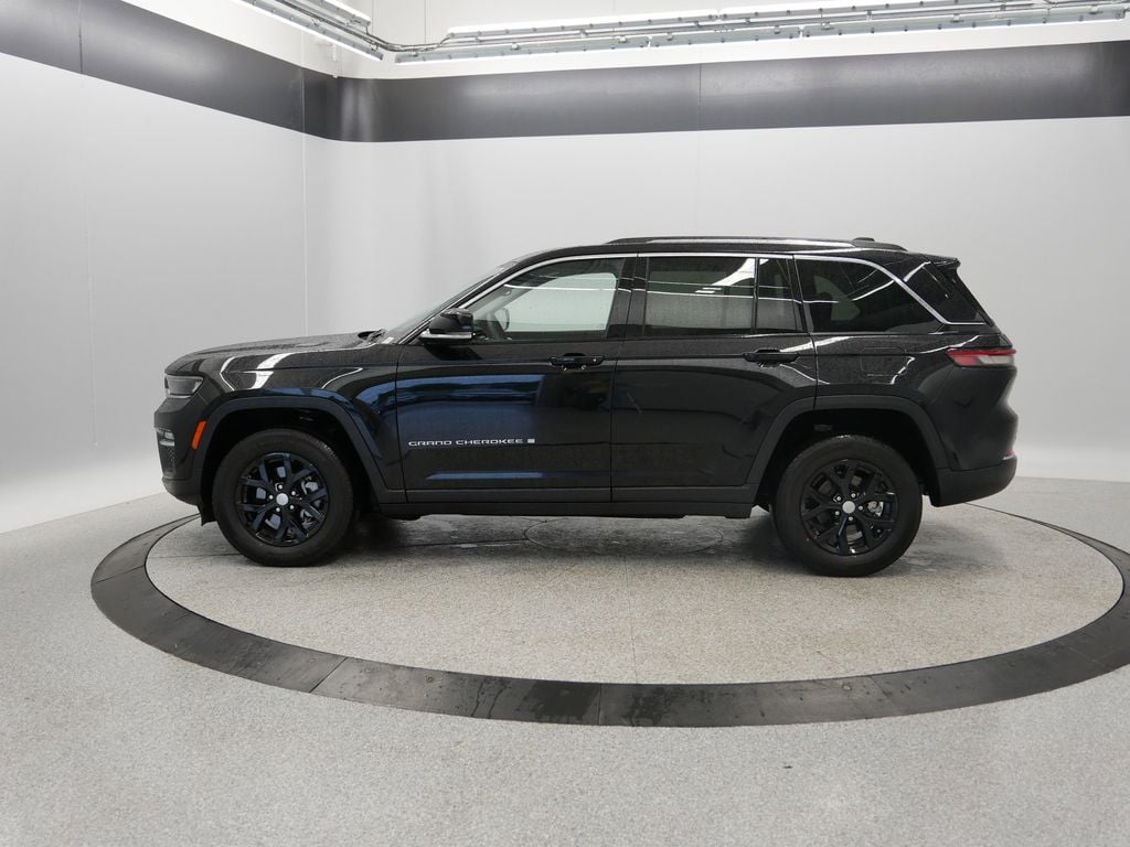 2023 Jeep Grand Cherokee Limited Edition 2
