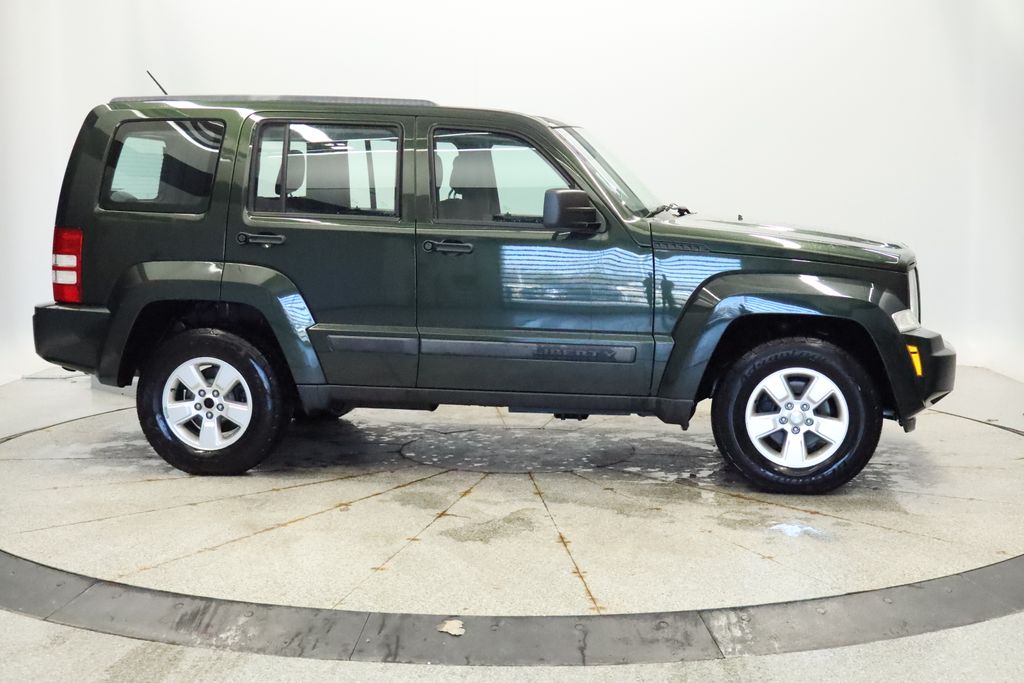 Thumbnail: 2012 Jeep Liberty - 6