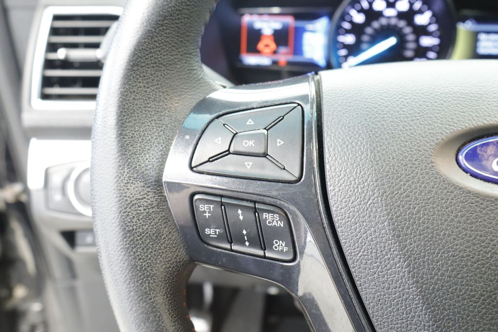 Thumbnail: 2016 Ford Explorer - 32