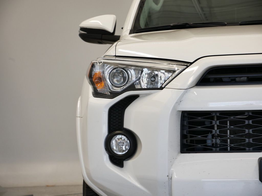 Thumbnail: 2020 Toyota 4Runner - 12