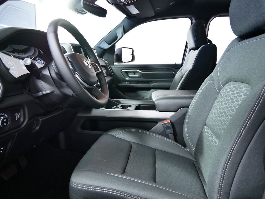 Thumbnail: 2025 RAM 1500 - 33