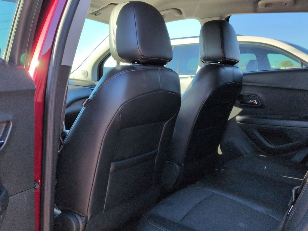 Thumbnail: 2022 Chevrolet Trax - 21