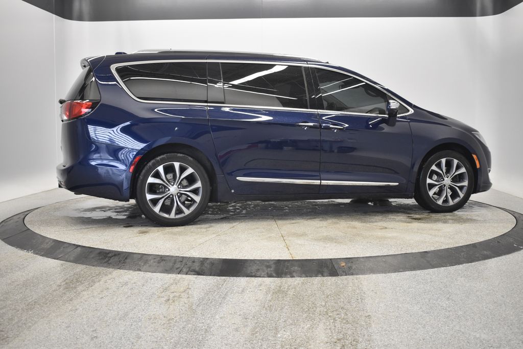 Thumbnail: 2017 Chrysler Pacifica - 10