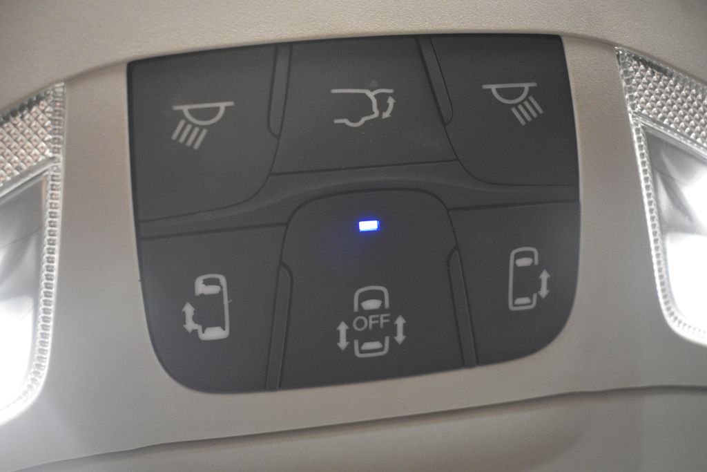 Thumbnail: 2017 Chrysler Pacifica - 49