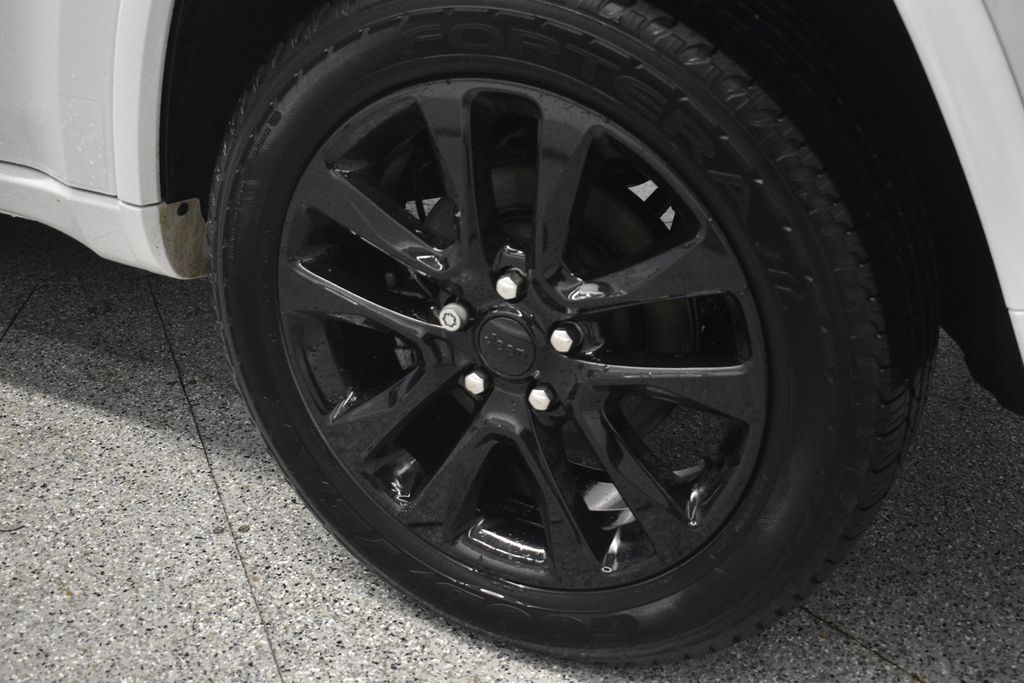 Thumbnail: 2021 Jeep Grand Cherokee - 14