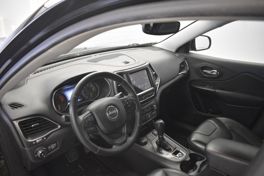 Thumbnail: 2019 Jeep Cherokee - 29