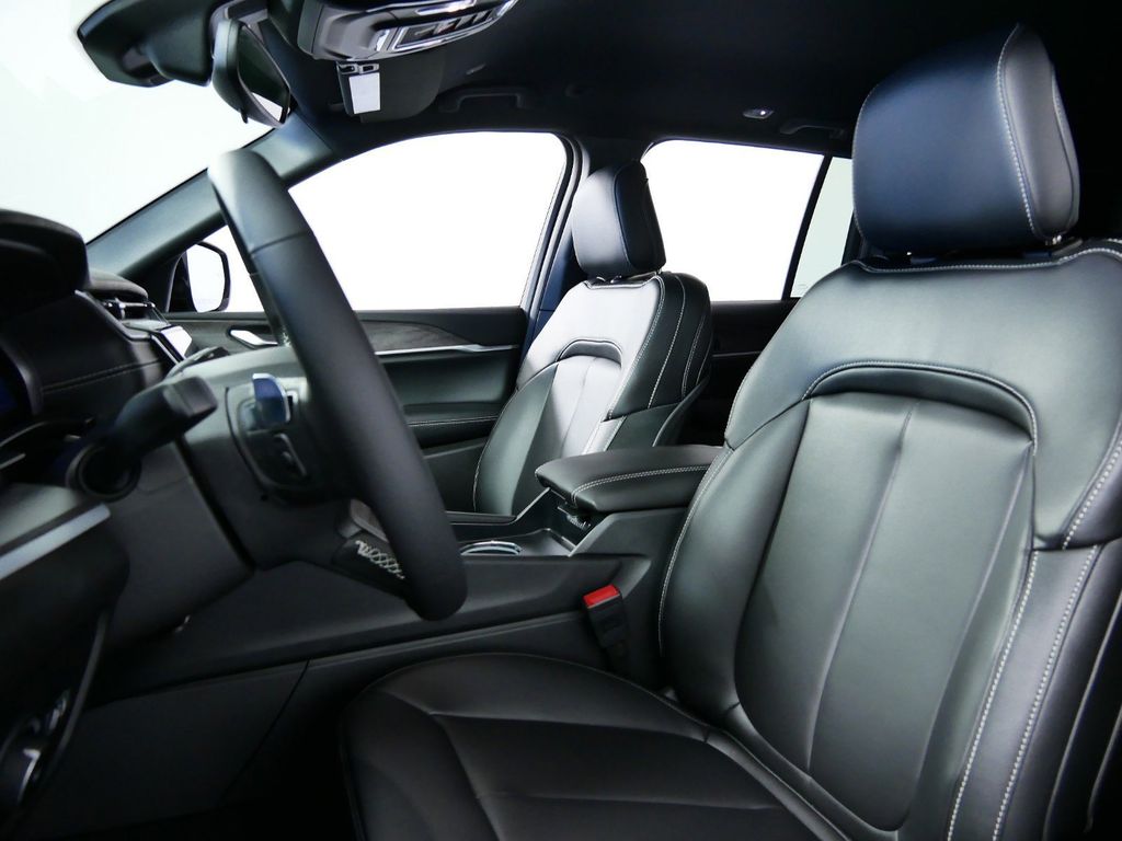 Thumbnail: 2025 Jeep Grand Cherokee - 33