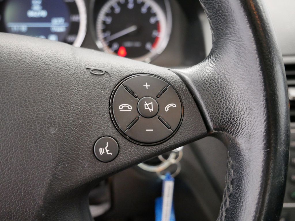 Thumbnail: 2011 Mercedes-Benz C-Class - 23