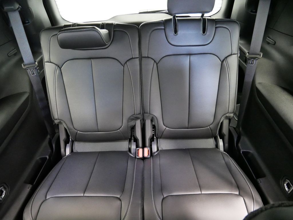 Thumbnail: 2025 Jeep Grand Cherokee L - 18