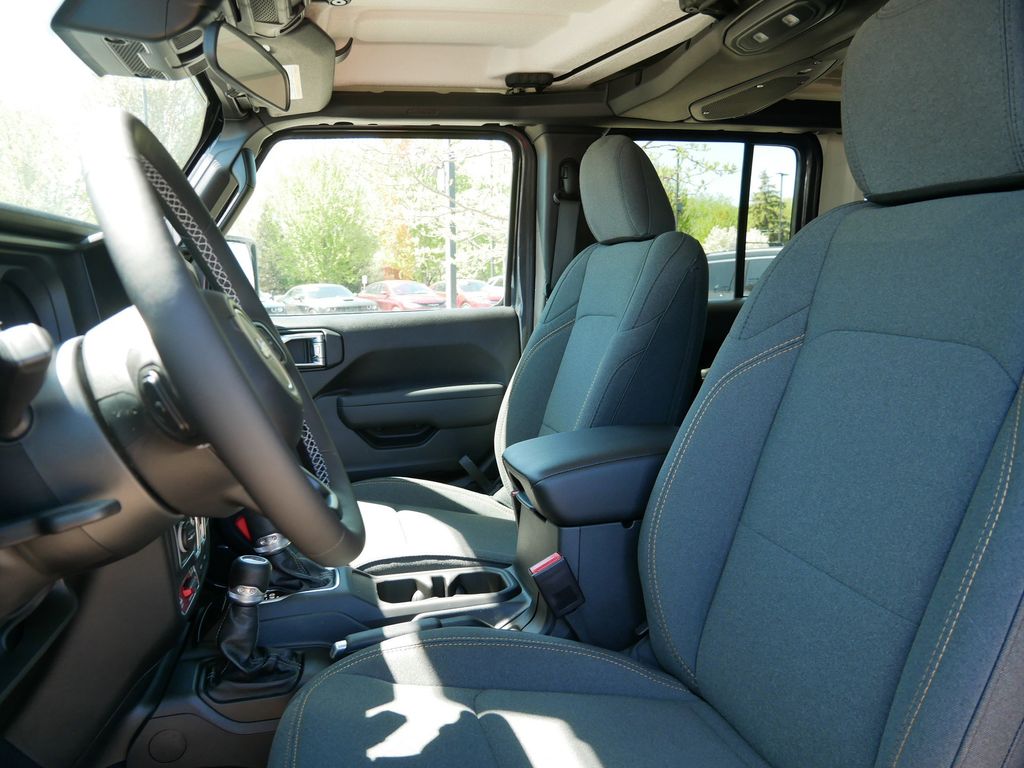 Thumbnail: 2025 Jeep Wrangler - 32