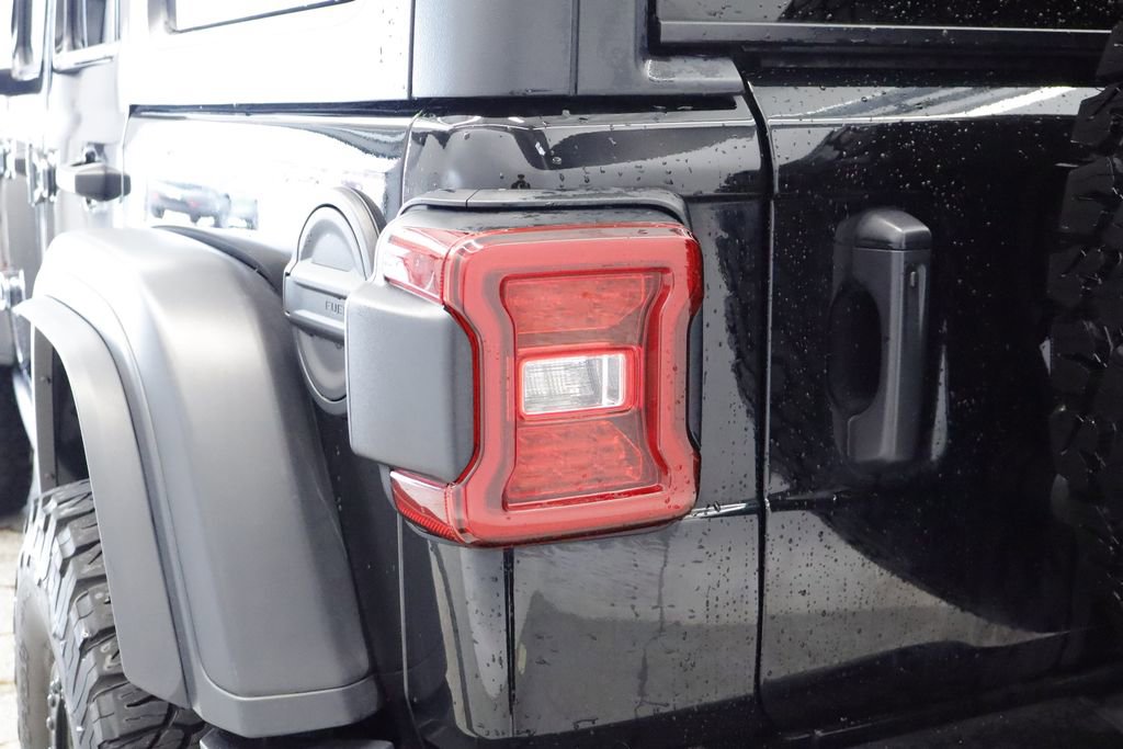 Thumbnail: 2021 Jeep Wrangler - 18