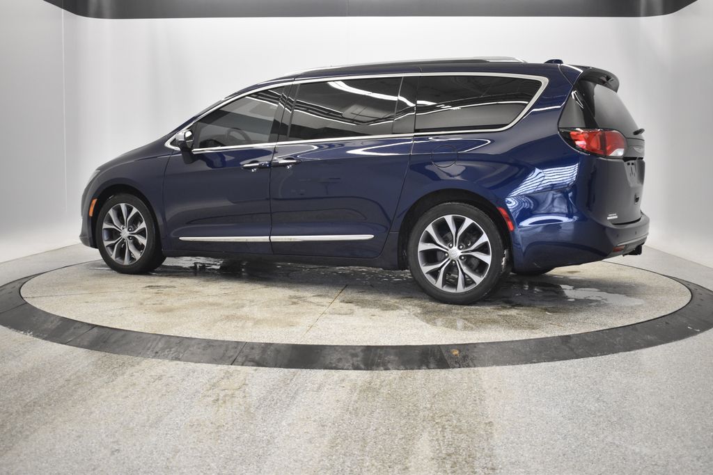 Thumbnail: 2017 Chrysler Pacifica - 4