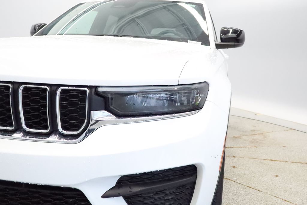 Thumbnail: 2024 Jeep Grand Cherokee - 13