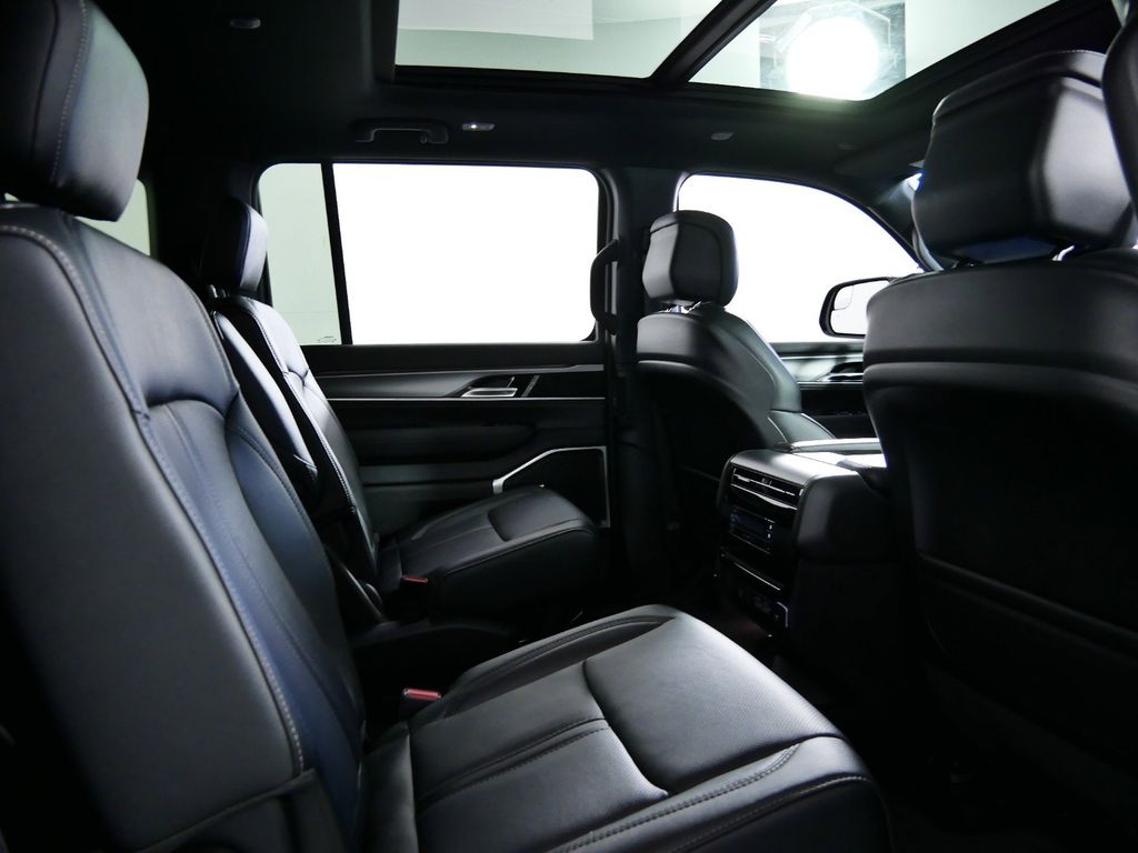 Thumbnail: 2024 Jeep Wagoneer - 25