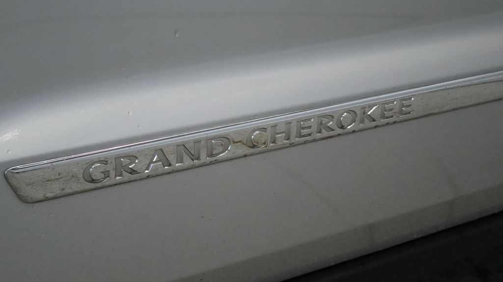 Thumbnail: 2012 Jeep Grand Cherokee - 13