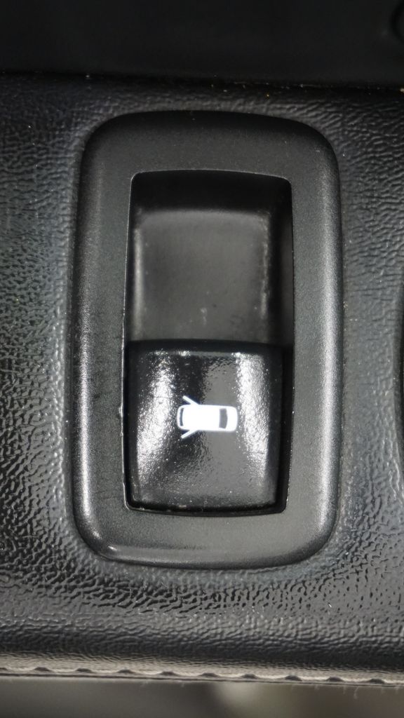 Thumbnail: 2014 Chrysler Town & Country - 31