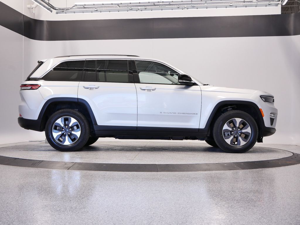 Thumbnail: 2022 Jeep Grand Cherokee - 8