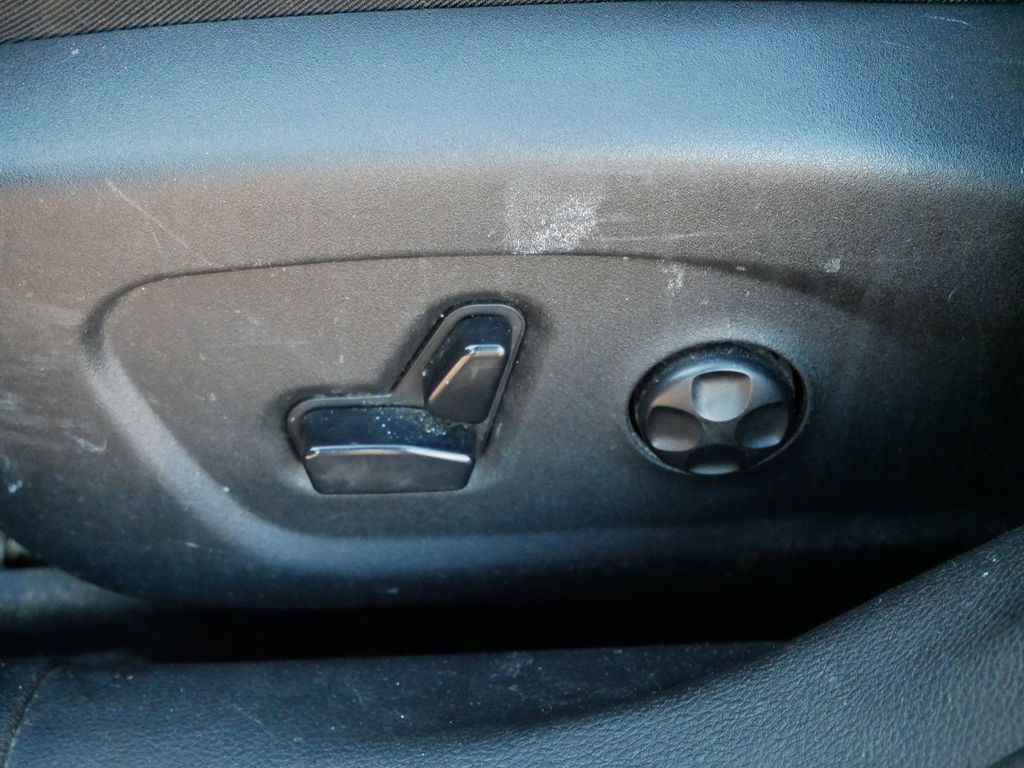 2015 Chrysler 200 S 21