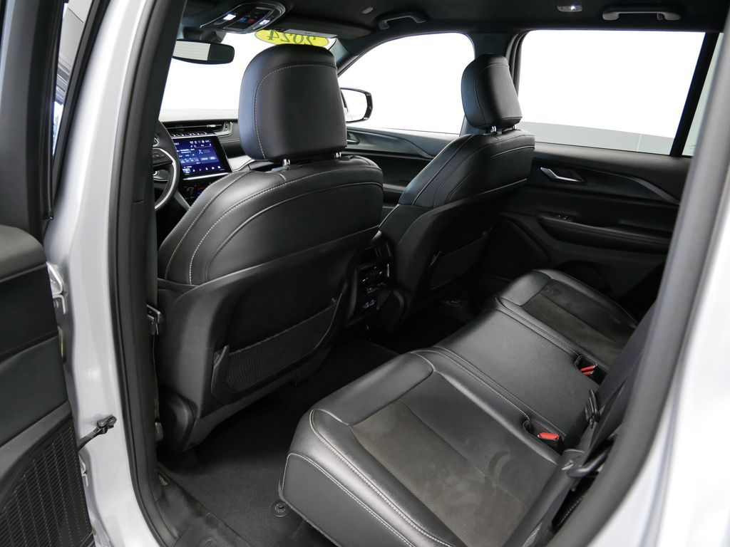 Thumbnail: 2024 Jeep Grand Cherokee - 8