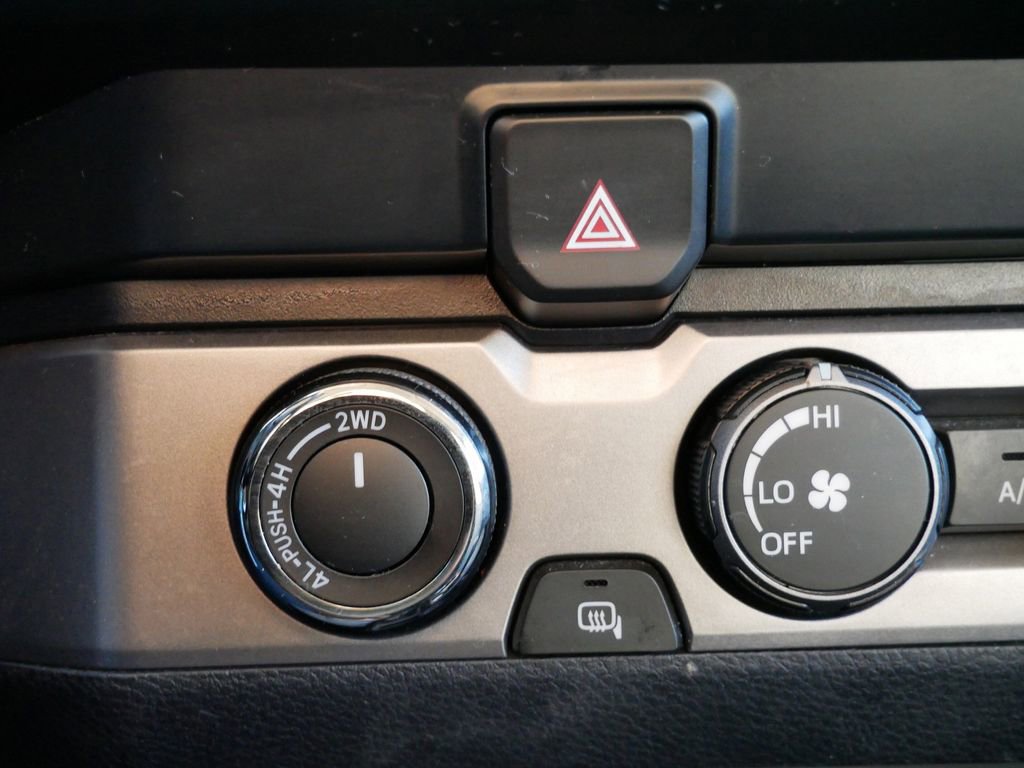 Thumbnail: 2019 Toyota Tacoma - 43