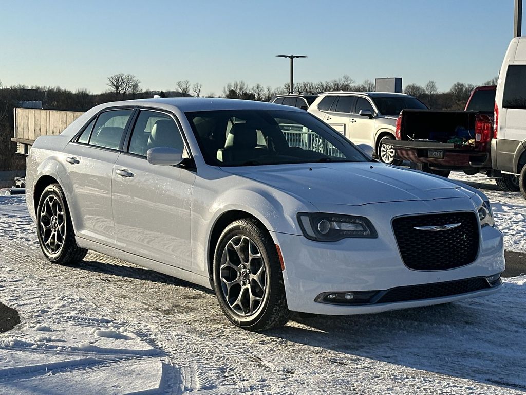 Thumbnail: 2016 Chrysler 300 - 32