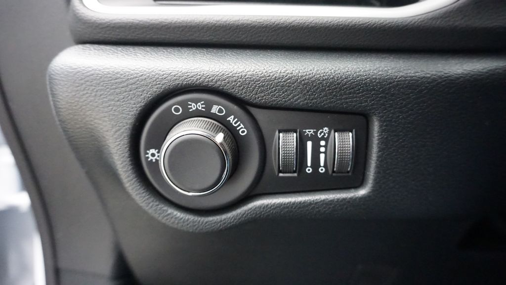 Thumbnail: 2026 Chrysler Voyager - 31