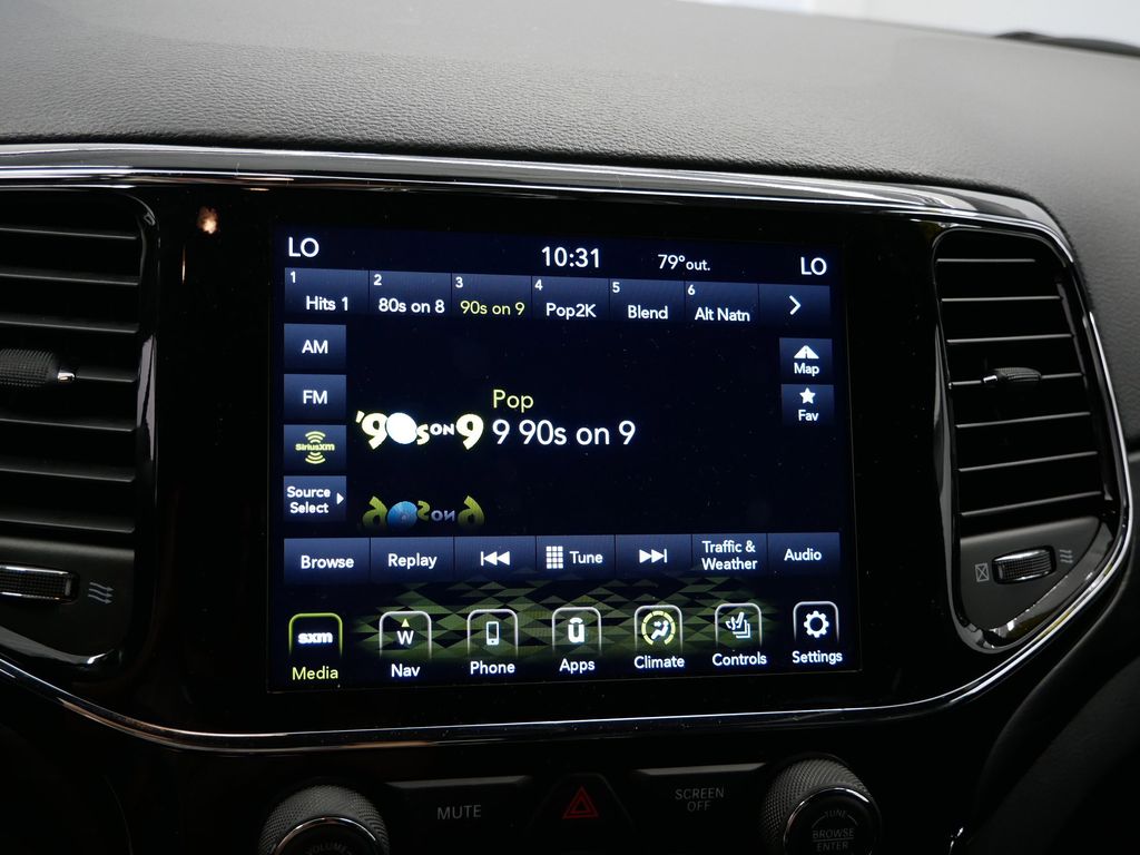 Thumbnail: 2022 Jeep Grand Cherokee - 29