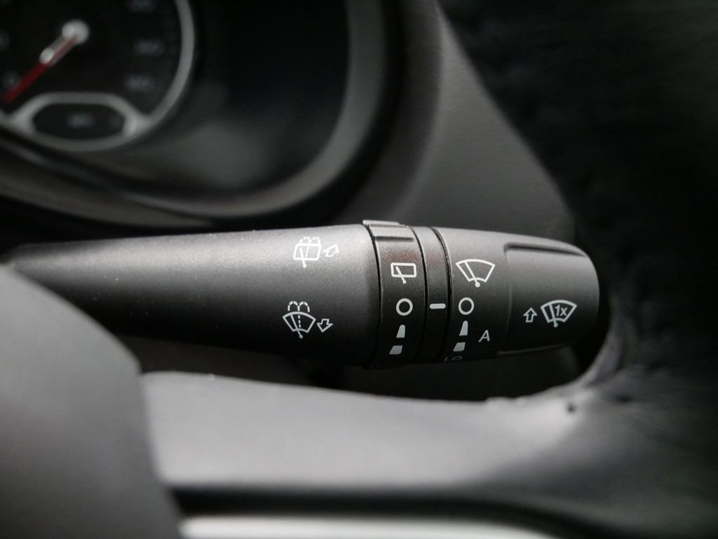 Thumbnail: 2023 Jeep Renegade - 25