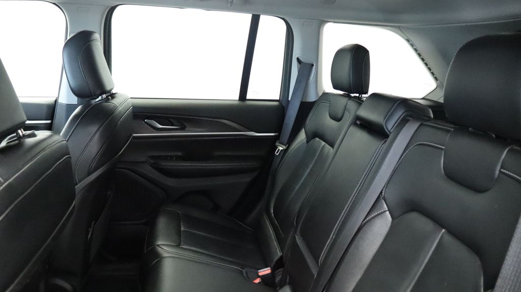 Thumbnail: 2023 Jeep Grand Cherokee - 20