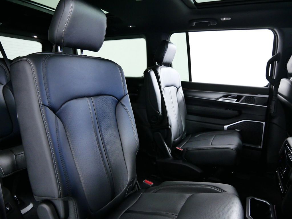 Thumbnail: 2024 Jeep Wagoneer - 23