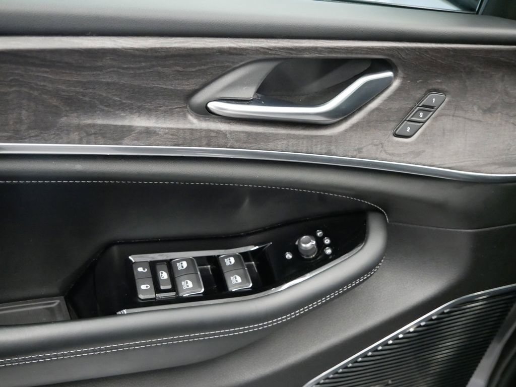 Thumbnail: 2022 Jeep Grand Cherokee - 8