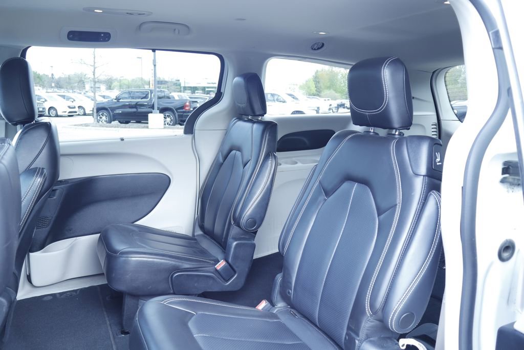 Thumbnail: 2023 Chrysler Pacifica - 12