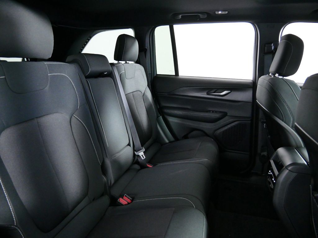 Thumbnail: 2025 Jeep Grand Cherokee - 27