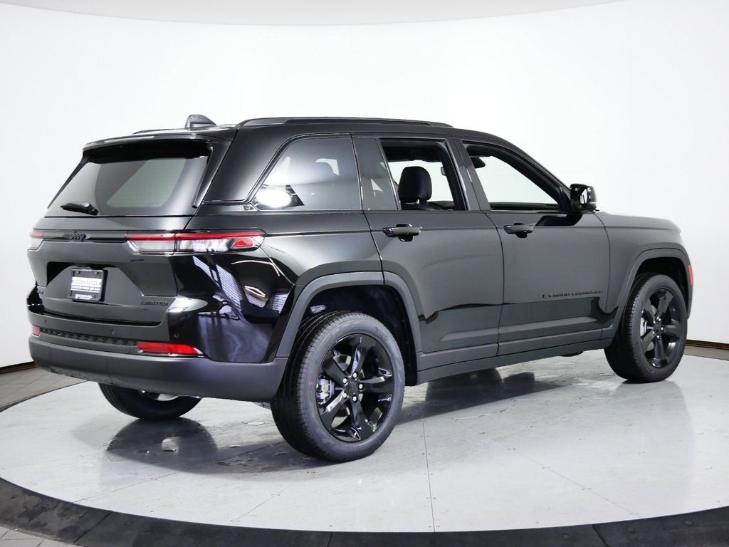 Thumbnail: 2024 Jeep Grand Cherokee - 11