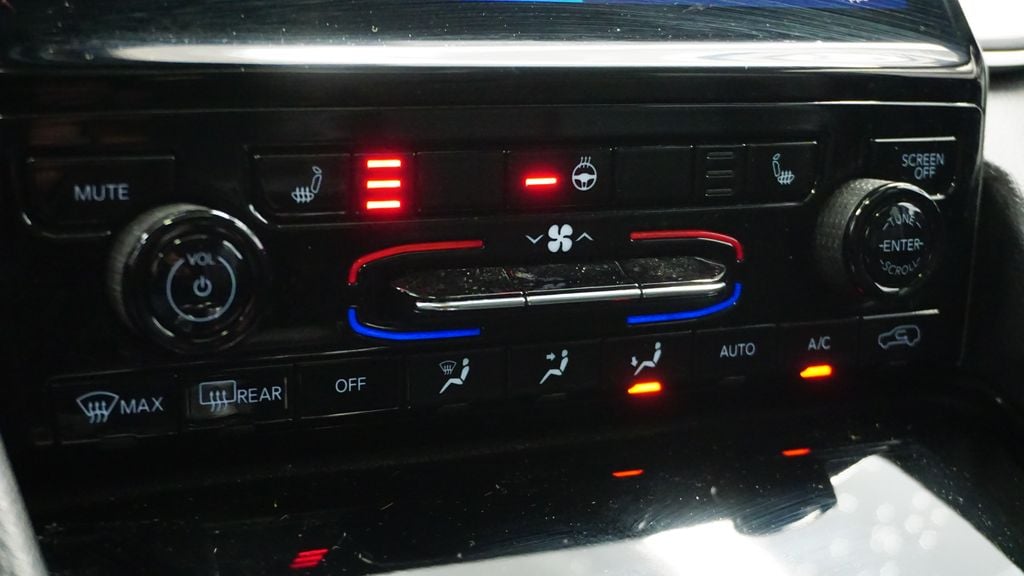 Thumbnail: 2023 Jeep Grand Cherokee - 35