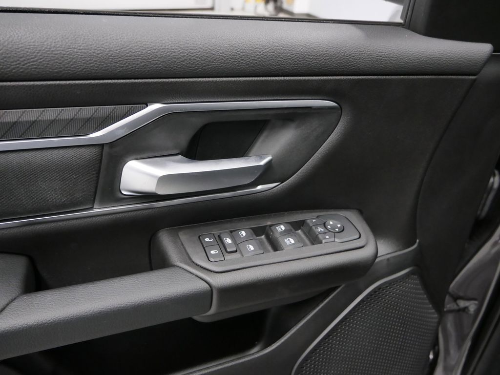 Thumbnail: 2026 RAM 1500 - 7