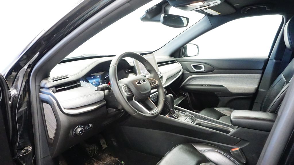 Thumbnail: 2023 Jeep Compass - 22