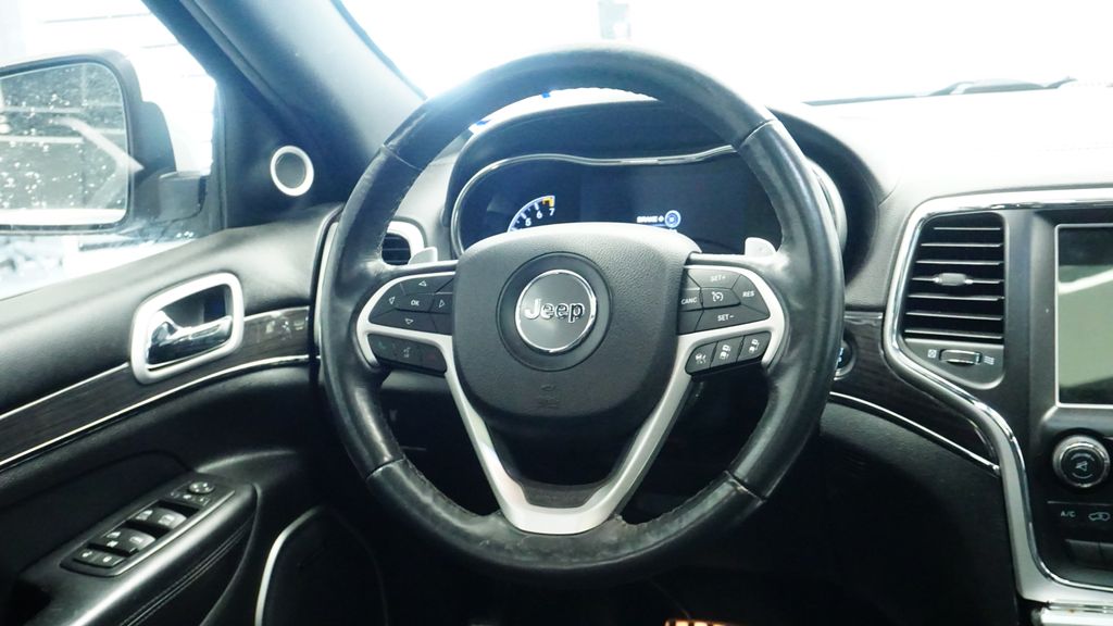 Thumbnail: 2016 Jeep Grand Cherokee - 25