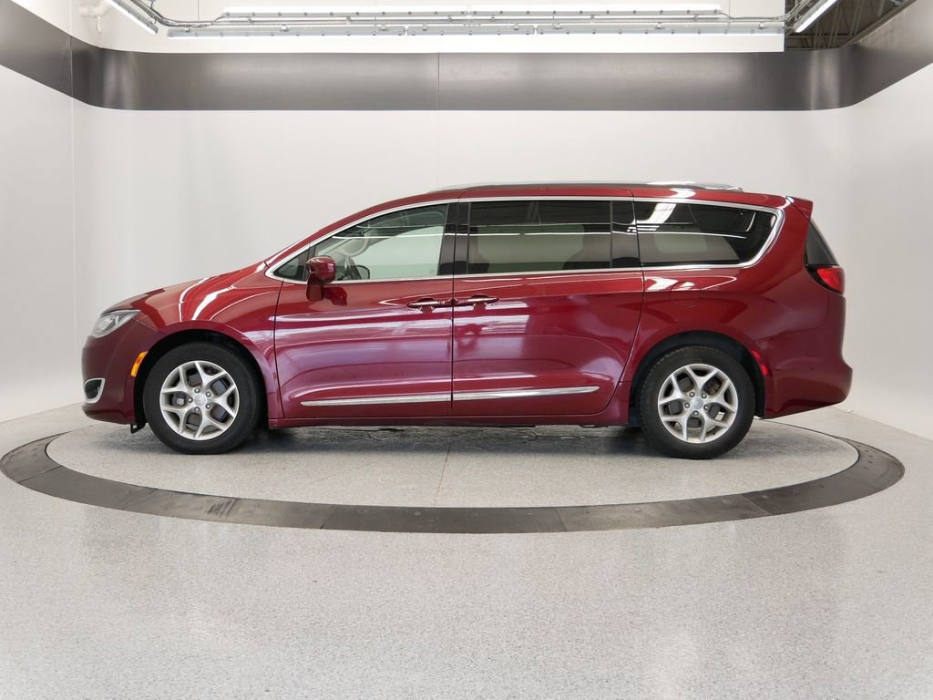 Thumbnail: 2019 Chrysler Pacifica - 2