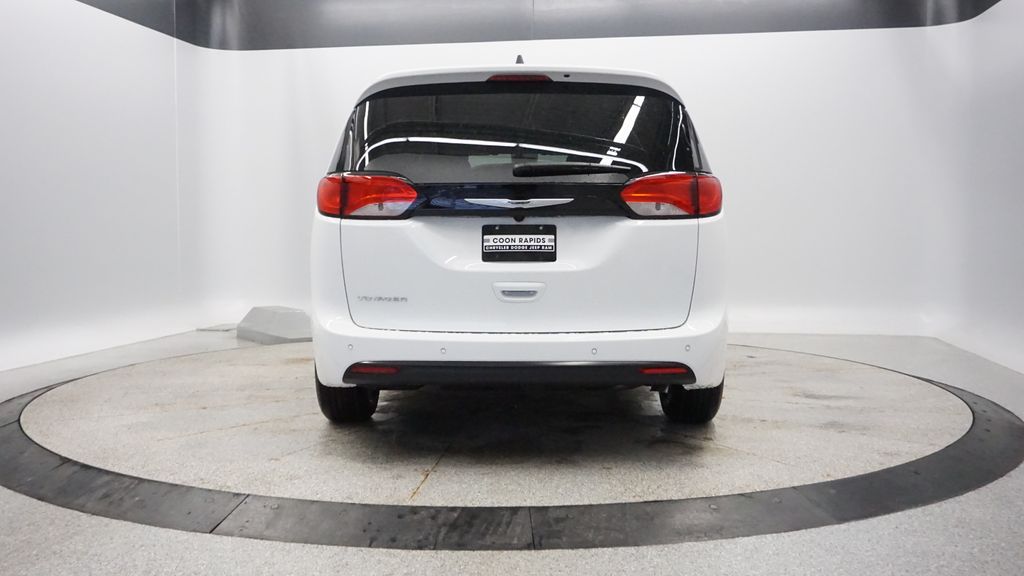 Thumbnail: 2026 Chrysler Voyager - 8