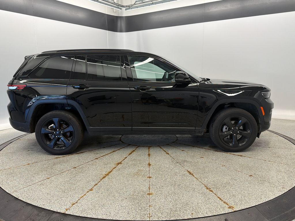Thumbnail: 2024 Jeep Grand Cherokee - 12