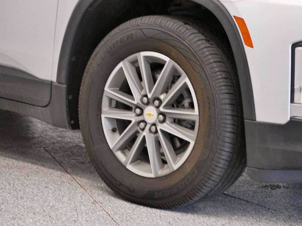 Thumbnail: 2022 Chevrolet Traverse - 17