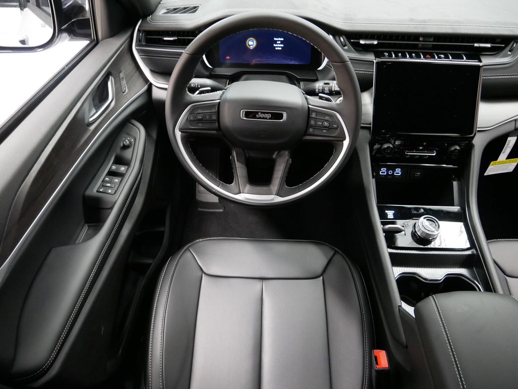 Thumbnail: 2025 Jeep Grand Cherokee - 16