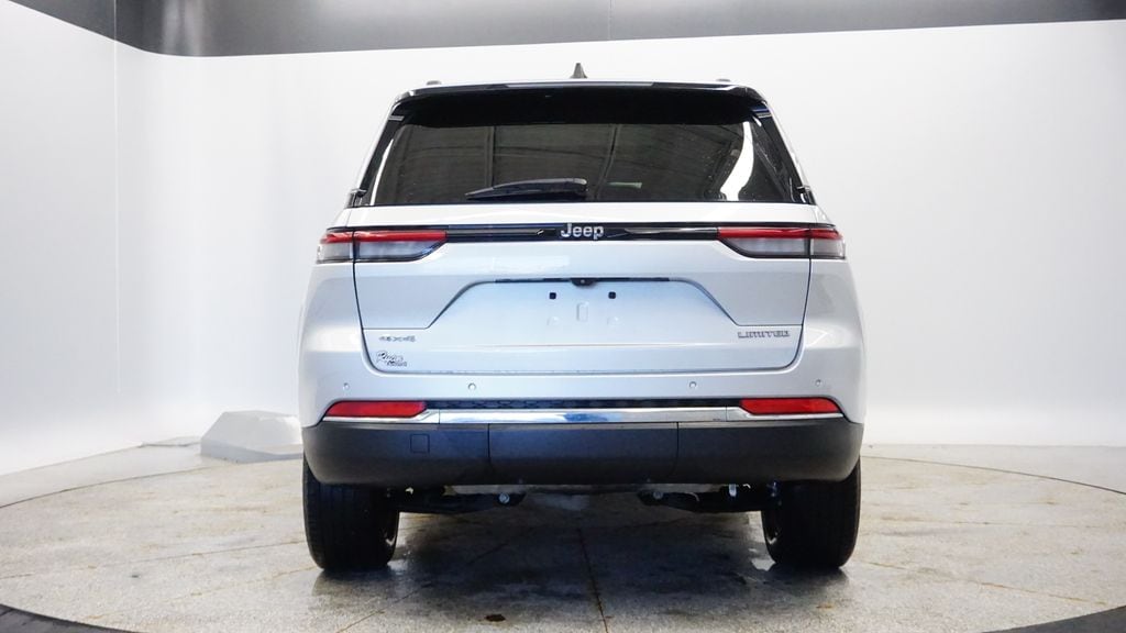 Thumbnail: 2022 Jeep Grand Cherokee - 4