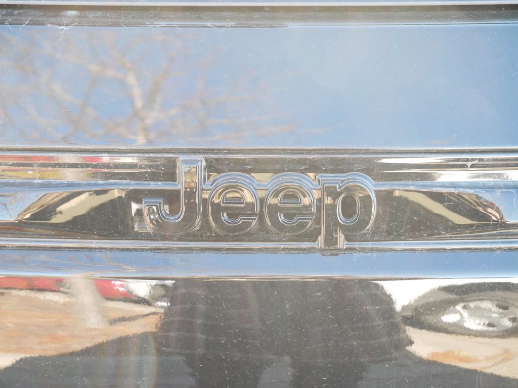 Thumbnail: 2025 Jeep Grand Cherokee - 12