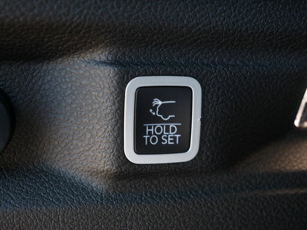 Thumbnail: 2025 Jeep Grand Cherokee L - 32