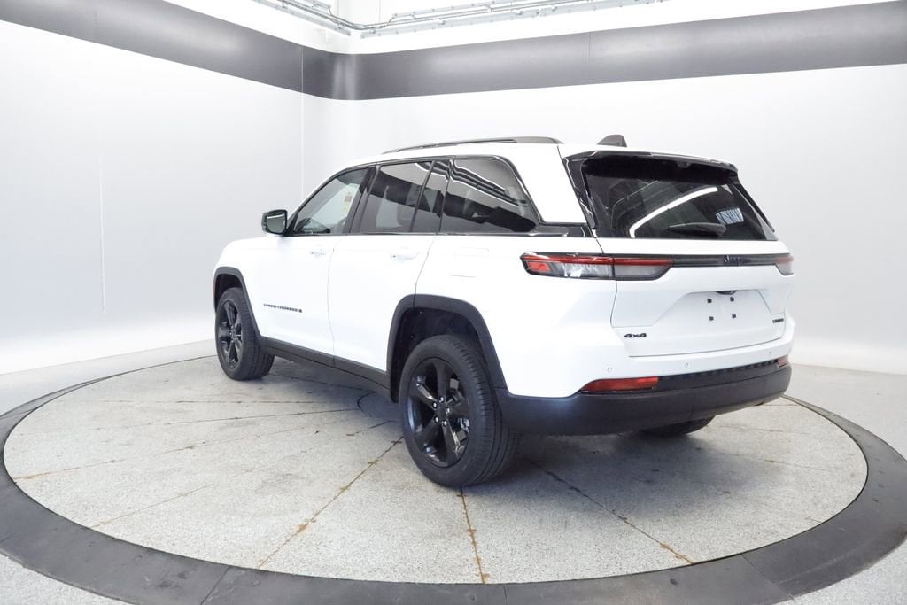 Thumbnail: 2023 Jeep Grand Cherokee - 3