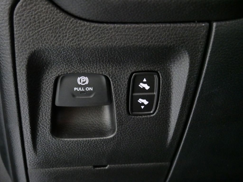 Thumbnail: 2025 RAM 1500 - 39