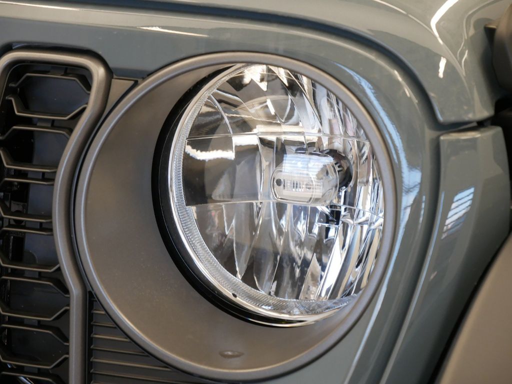 Thumbnail: 2025 Jeep Wrangler - 18